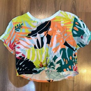 Cropped addidas tshirt